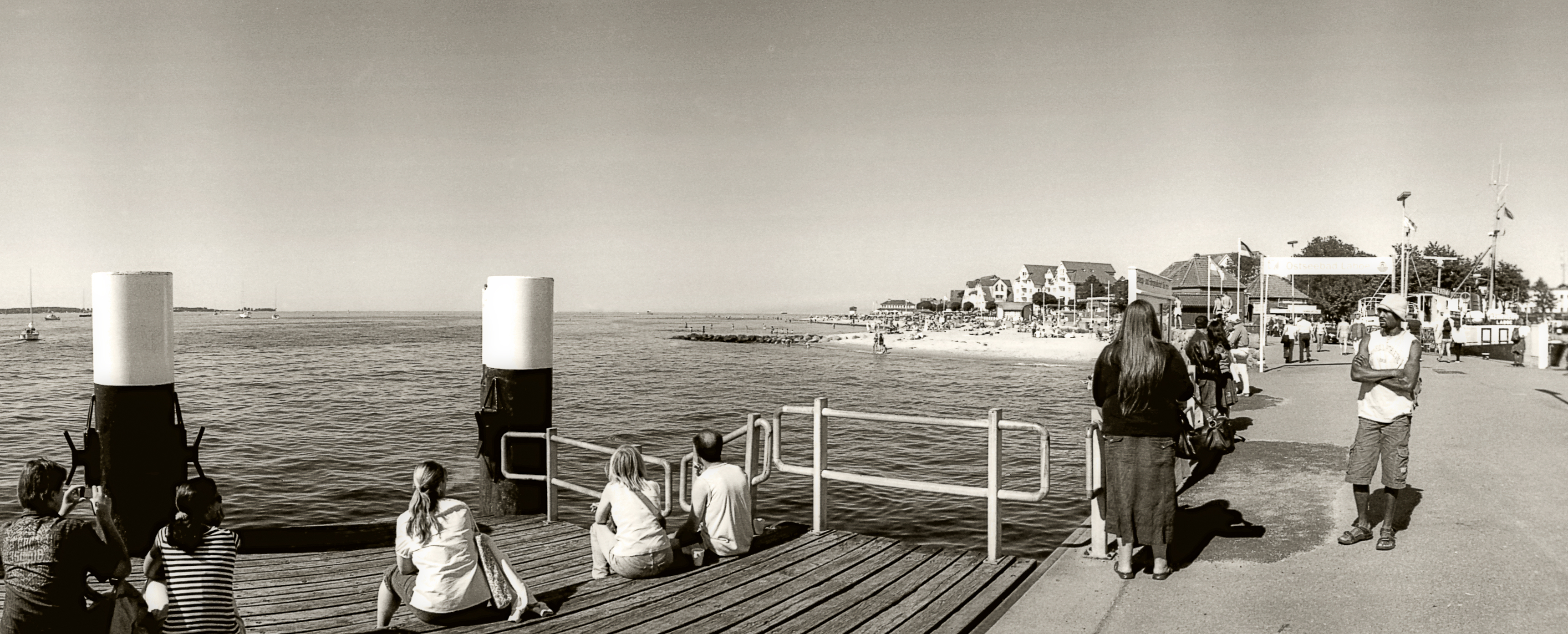 Warten auf den Fördedampfer